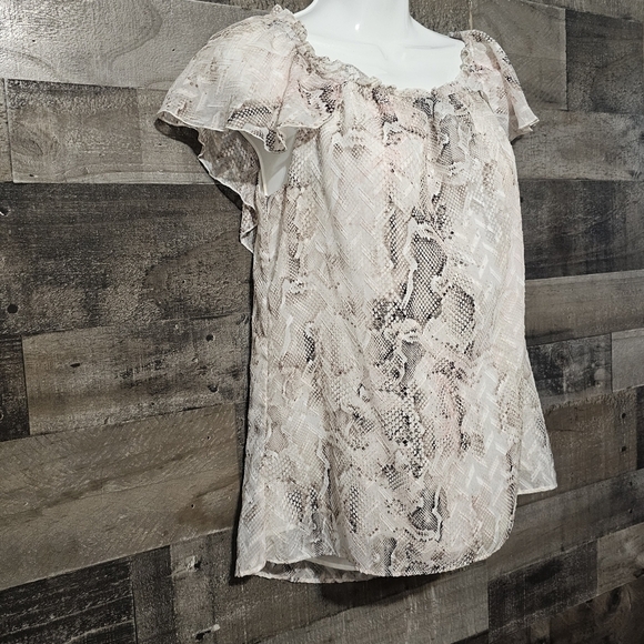 WHBM Off-the-Shoulder Blouse Pastel Chiffon Snake Print Ecru White Tan Pink Sz s - Picture 4 of 11